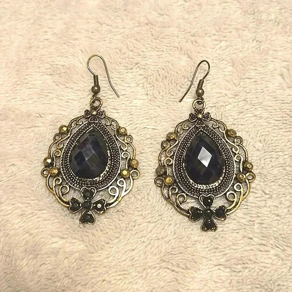 Jewelry - Vintage silver gold tone earring